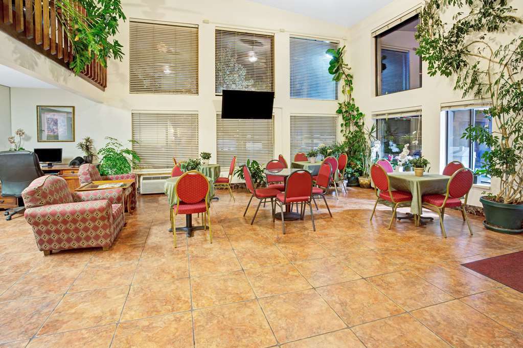 מלון Super 8 By Wyndham Longmont/Twin Peaks מראה פנימי תמונה